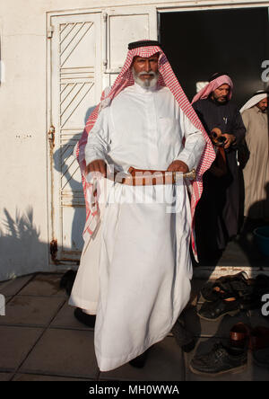 Porträt eines alten Saudi Mann mit einem palituch, Provinz Al-Jawf, Sakaka, Saudi-Arabien Stockfoto