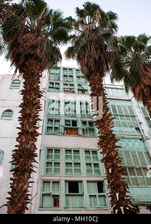 Häuser mit Mashrabia und rowshan im Old Quarter, Hijaz Tihamah region, Jeddah, Saudi-Arabien Stockfoto