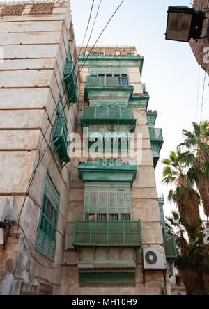 Häuser mit Mashrabia und rowshan im Old Quarter, Hijaz Tihamah region, Jeddah, Saudi-Arabien Stockfoto