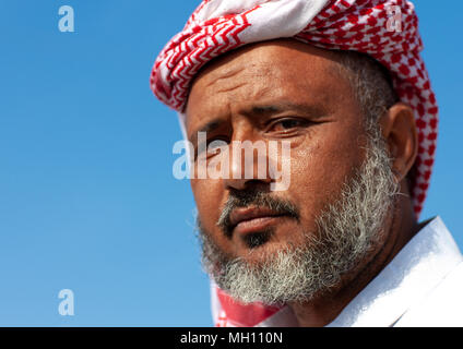 Porträt einer saudi-Mann mit einem palituch, Provinz Jizan Sabya, Saudi-Arabien Stockfoto