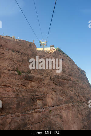 Seilbahn in der Nähe von Landschaft in der Nähe von rijal Alma traditionelles Dorf, Asir Provinz, Aseer, Saudi-Arabien Stockfoto