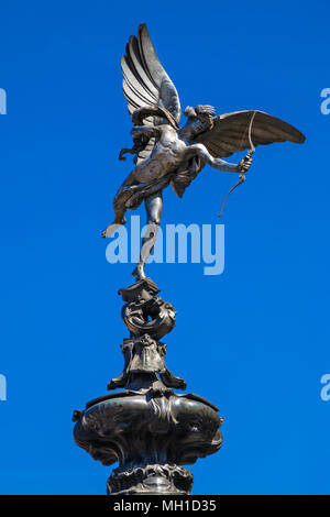 Statue des griechischen Gottes Anteros von Alfred Gilbert auf der Oberseite des Shaftesbury Memorial Fountain in Piccadilly Circus, London, UK Stockfoto