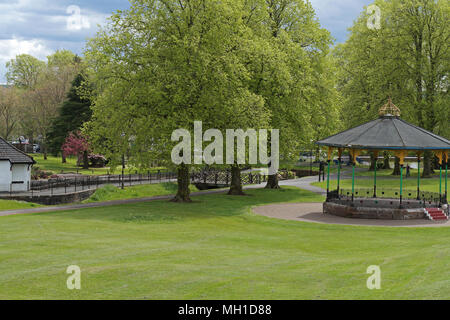 Strathaven Park Musikpavillon, John hastie Park, South Lanarkshire an einem sonnigen Tag Stockfoto