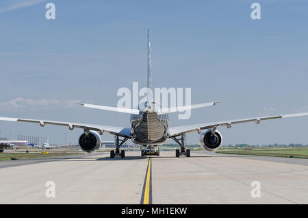 Berlin Schönefeld, Deutschland, April 28. 2018.; Airbus A350 - 900 XWB während der ILA in Berlin Schönefeld auf der Start- und Landebahn Stockfoto