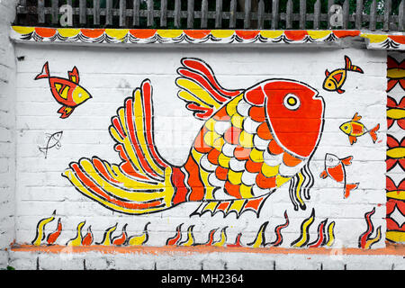 Der Universität von Dhaka Bildende Kunst (FFA) Student Farben ihres Instituts an der Wand kommenden Bengali Neues Jahr 1425 in Dhaka, Bangladesch zu feiern. Stockfoto