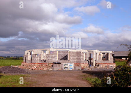 April 2018 - Neues Haus in einem Feld im ländlichen Somerset gebaut Stockfoto