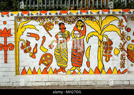 Der Universität von Dhaka Bildende Kunst (FFA) Student Farben ihres Instituts an der Wand kommenden Bengali Neues Jahr 1425 in Dhaka, Bangladesch zu feiern. Stockfoto