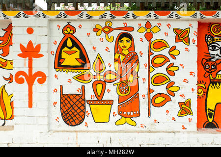 Der Universität von Dhaka Bildende Kunst (FFA) Student Farben ihres Instituts an der Wand kommenden Bengali Neues Jahr 1425 in Dhaka, Bangladesch zu feiern. Stockfoto