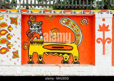 Der Universität von Dhaka Bildende Kunst (FFA) Student Farben ihres Instituts an der Wand kommenden Bengali Neues Jahr 1425 in Dhaka, Bangladesch zu feiern. Stockfoto