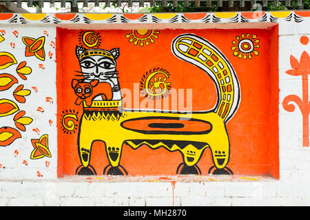 Der Universität von Dhaka Bildende Kunst (FFA) Student Farben ihres Instituts an der Wand kommenden Bengali Neues Jahr 1425 in Dhaka, Bangladesch zu feiern. Stockfoto