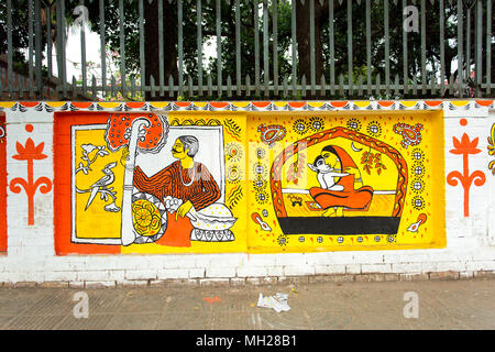 Der Universität von Dhaka Bildende Kunst (FFA) Student Farben ihres Instituts an der Wand kommenden Bengali Neues Jahr 1425 in Dhaka, Bangladesch zu feiern. Stockfoto
