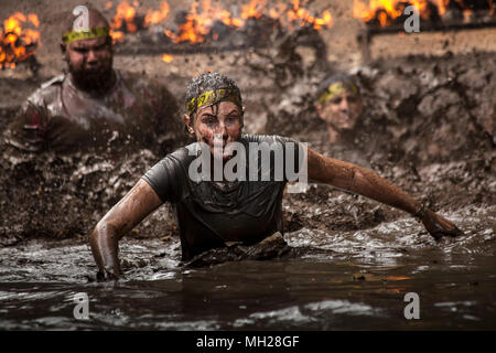 Kandidaten, die eine extreme Herausforderung Angriff Kurs. Stockfoto