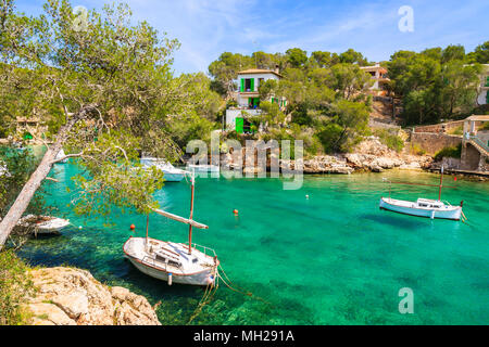 Typische Fischerboote im schönen Hafen, Cala Figuera, Mallorca, Spanien Stockfoto