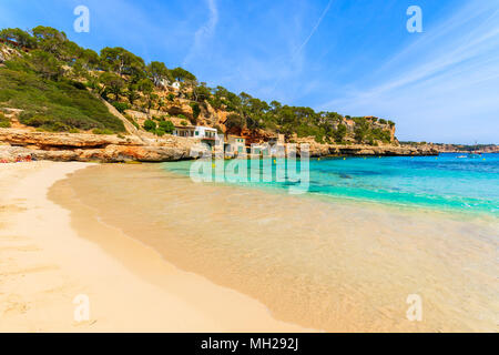 Idyllisch und ruhig gelegenen Sandstrand Cala Llombards Strand, Insel Mallorca, Spanien Stockfoto