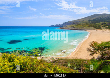 Der Sandstrand von Cala Mesquida Bucht mit Strand, Insel Mallorca, Spanien Stockfoto