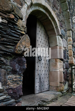 Die haupteingangstür an Dunstaffnage Castle, Oban, Argyll und Bute, Schottland, Großbritannien Stockfoto