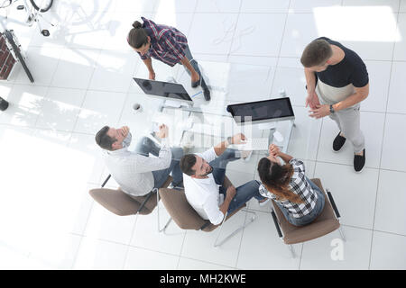 Ansicht von oben Creative Team arbeitet im Büro Stockfoto