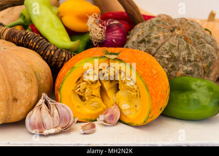 Vielfalt an Gemüse und Champignons zum Kochen Stockfoto