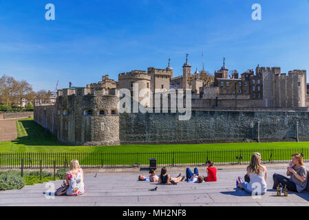 LONDON, Großbritannien - 19 April: Dies ist ein Blick auf die berühmte Tower von London Eine historische Sehenswürdigkeiten und beliebten Reiseziel in zentralen Londo Stockfoto