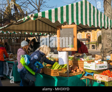 Phantassie biologischem Obst und Gemüse ausgeht, Haddington Farmers Market, Place d'Aubigny, Court Street, East Lothian, Großbritannien Stockfoto