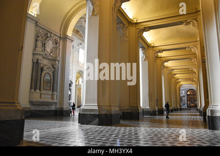 Halle zwischen Kirchenschiff und Seitenkapellen in San Giovanni in Laterano. Die Kathedrale der Heiligen Erlöser und der Heilige Johannes der Täufer Stockfoto