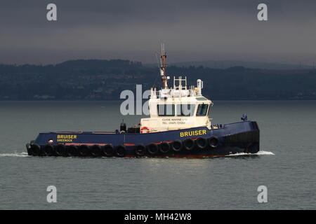 CMS Bruiser, einer Flotte von Schlepper Clyde Marine Services', auf Aufgabe während der Ankunft Phasen der Übung gemeinsame Krieger 18-1 Stockfoto