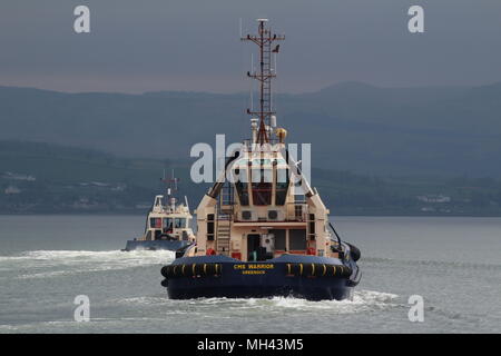 CMS Krieger und CMS Bruiser, zwei der Flotte der Schlepper Clyde Marine Services', auf Aufgabe während der Ankunft Phasen der Übung gemeinsame Krieger 18-1 Stockfoto