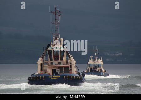 CMS Krieger und CMS Bruiser, zwei der Flotte der Schlepper Clyde Marine Services', auf Aufgabe während der Ankunft Phasen der Übung gemeinsame Krieger 18-1 Stockfoto