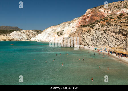 Schönen sonnigen Tag am Strand auf Milos Firiplaka Stockfoto