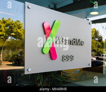 Mountain View, Kalifornien - 26. April 2018: ein Logo Zeichen außerhalb des Hauptsitzes der 23andMe, einem amerikanischen persönlichen Genomik und Biotechnologie Unternehmen Stockfoto