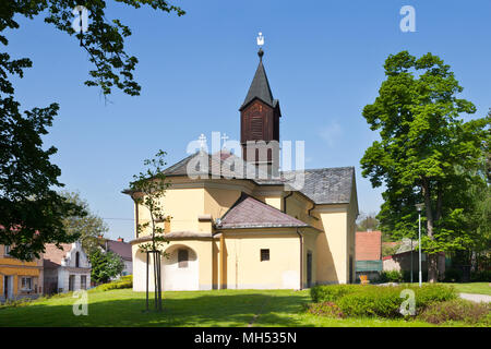 Kostel Nejsvětější Trojice z1134, Chlumec nad Cidlinou, Kralovehradecky kraj, Ceska Republika/Kirche der Heiligen Dreifaltigkeit, Chlumec nad Cidlinou, Hradec Kra Stockfoto