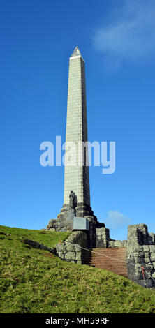 Obelisken & Maori Warrior Statue errichtet im Jahre 1940, auf One Tree Hill, Auckland, Neuseeland Stockfoto