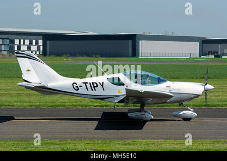 Tschechische Sport PS-28 Cruiser am Flugplatz Wellesbourne, Warwickshire, Großbritannien (G-TIPY) Stockfoto