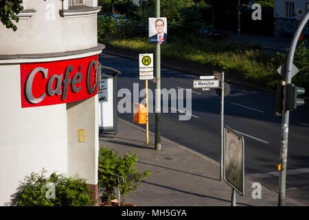 Ein Plakat, das Gesicht von Michael Mueller, der derzeitige Bürgermeister von Berlin, in den letzten nationalen Wahlen. Berlin, Deutschland. Stockfoto