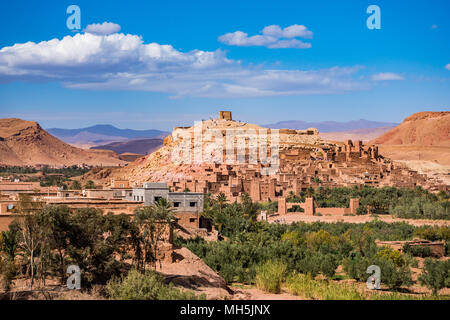 Alte befestigte Dorf Ksar Ait-Ben-haddou oder Benhaddou, entlang der ehemaligen Route der Karawanen zwischen der Sahara und Marrakesch befindet. Stockfoto