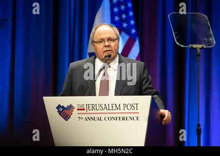 New York, NY - 29. April 2018: Dani Dayan Generalkonsul von Israel spricht beim 7. jährlichen Konferenz der Jerusalem Post im Marriott Marquis Hotel Credit: Lev radin/Alamy leben Nachrichten Stockfoto