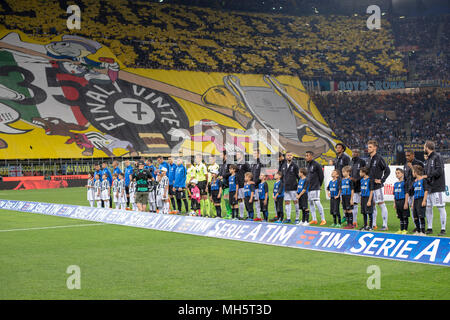 Line-up Zwei Teams während Erie der Italienischen eine "Übereinstimmung zwischen Inter 2-3 Juventus an Giuseppe Meazza Stadion am 28. April in Mailand, Italien 2018. (Foto von Maurizio Borsari/LBA) Stockfoto