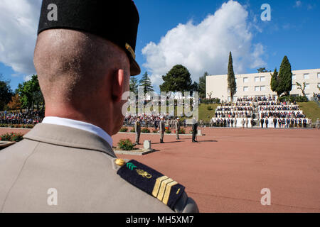 Nans-les-Pins, Südfrankreich. 30.April 2018. Der französische Premierminister Edouard Philippe, französischer Verteidigungsminister Florence Parly und der französische General Jean-Pierre Bosser, Stabschef der französischen Landstreitkräfte (chef d'Etat-major de l'Armee de terre, CEMAT), Pioniere der Französischen Fremdenlegion (Legion etrangere), am 30. April 2018 in Marseille, Südfrankreich, während einer Zeremonie zum Gedenken an den 155. Jahrestag des legendären Schlacht von Camaron (Mexiko). Credit: Frédéric Marie/Alamy leben Nachrichten Stockfoto