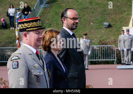 Nans-les-Pins, Südfrankreich. 30.April 2018. Der französische Premierminister Edouard Philippe, französischer Verteidigungsminister Florence Parly und der französische General Jean-Pierre Bosser, Stabschef der französischen Landstreitkräfte (chef d'Etat-major de l'Armee de terre, CEMAT), Pioniere der Französischen Fremdenlegion (Legion etrangere), am 30. April 2018 in Marseille, Südfrankreich, während einer Zeremonie zum Gedenken an den 155. Jahrestag des legendären Schlacht von Camaron (Mexiko). Credit: Frédéric Marie/Alamy leben Nachrichten Stockfoto