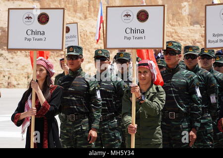 (180430) - Amman, 30. April 2018 (Xinhua) - Soldaten aus bewaffneten Chinesen der Polizei nahmen an der 10. jährlichen Krieger Konkurrenz an den König Abdullah II Special Operations Training Center von Amman, Jordanien, am 30. April 2018. Jordan Streitkräfte am Montag angekündigt, die Einführung des 10. jährlichen Krieger Konkurrenz an den König Abdullah II Special Operations Training Center. (Xinhua / Lin Xiaowei) (WTC) Stockfoto