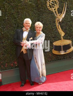 In Pasadena, Kalifornien. 29 Apr, 2018. Bill Hayes, Susan Seaforth Hayes in der Ankunftshalle für 45th jährliche Daytime Emmy Awards - Teil 2, Pasadena Civic Center, Pasadena, CA April 29, 2018. Credit: Priscilla Grant/Everett Collection/Alamy leben Nachrichten Stockfoto