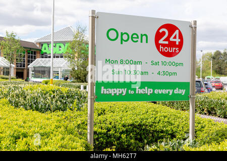 Westbrook, Warrington, Cheshire, UK. 30. April 2018. ASDA Supermarkt in Westbrook, Warrington, Cheshire, England, Großbritannien am 30. April 2018 Nach der Prognose Fusion zwischen Sainsbury's und ASDA Credit: John Hopkins/Alamy leben Nachrichten Stockfoto