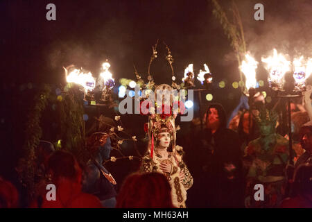 Edinburgh, Schottland. UK. 30.April 2018. Beltane 2018 Anzeige in Calton Hill. Pako Mera/Alamy leben Nachrichten Stockfoto