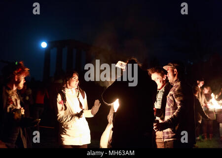 Edinburgh, Schottland. UK. 30.April 2018. Beltane 2018 Anzeige in Calton Hill. Pako Mera/Alamy leben Nachrichten Stockfoto