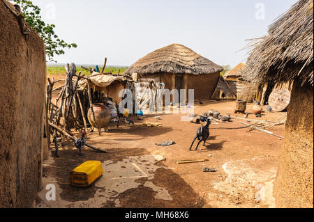 Ansicht schließen der armen Haus für das Leben der Menschen in Ghana, Afrika Stockfoto