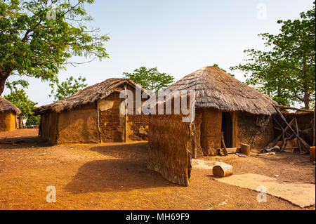 Häuser in Ghana, wo die armen Leute, die sich für live Stockfoto