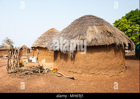 Häuser in Ghana, wo die armen Leute, die sich für live Stockfoto