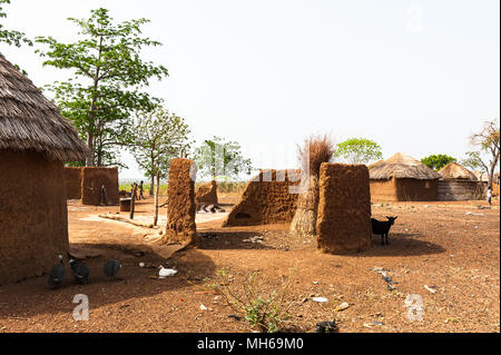 Häuser in Ghana, wo die armen Leute, die sich für live Stockfoto