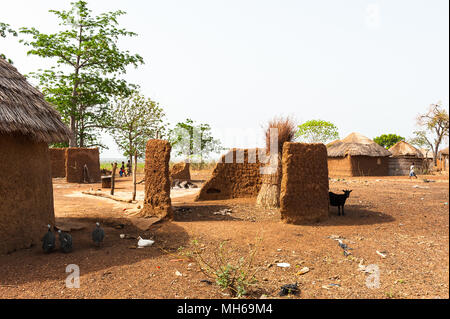 Häuser in Ghana, wo die armen Leute, die sich für live Stockfoto