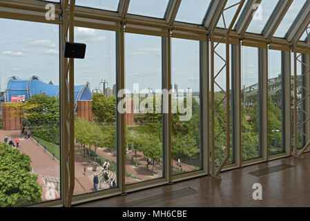 Blick vom Museum Ludwig auf der Heinrich Böll Platz Der hohenzollernbruecke, Köln, Deutschland Stockfoto